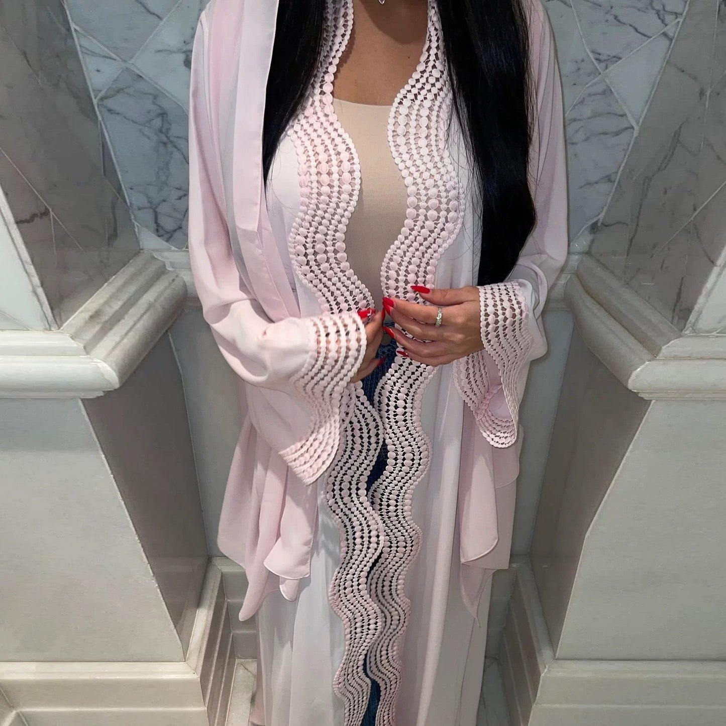 Eleganter Kimono mit Verziehrung