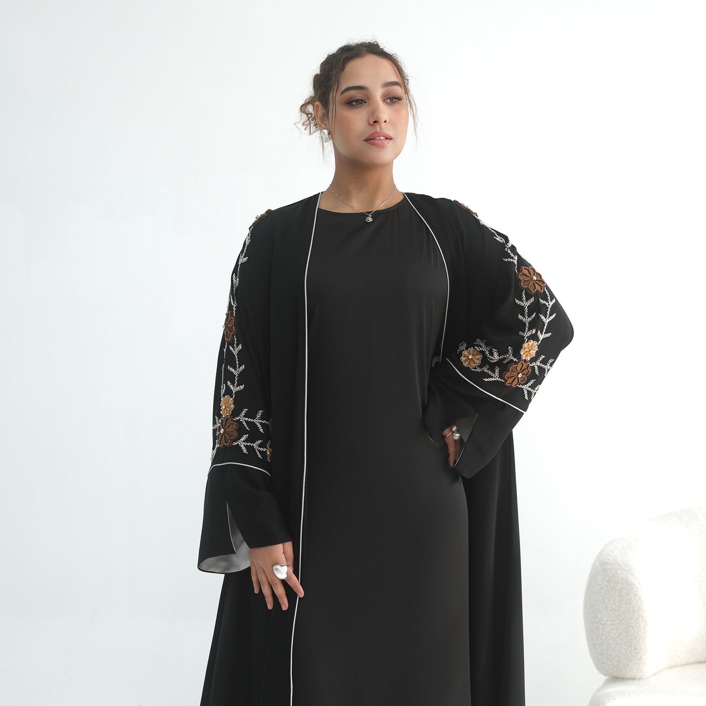 Bestickter Kimono mit Blumenmuster