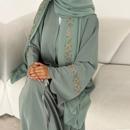 Abaya mit Tuch und Blumendetails