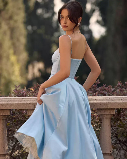 Ausgestelltes Abendkleid