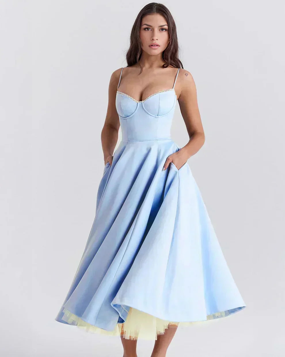 Ausgestelltes Abendkleid