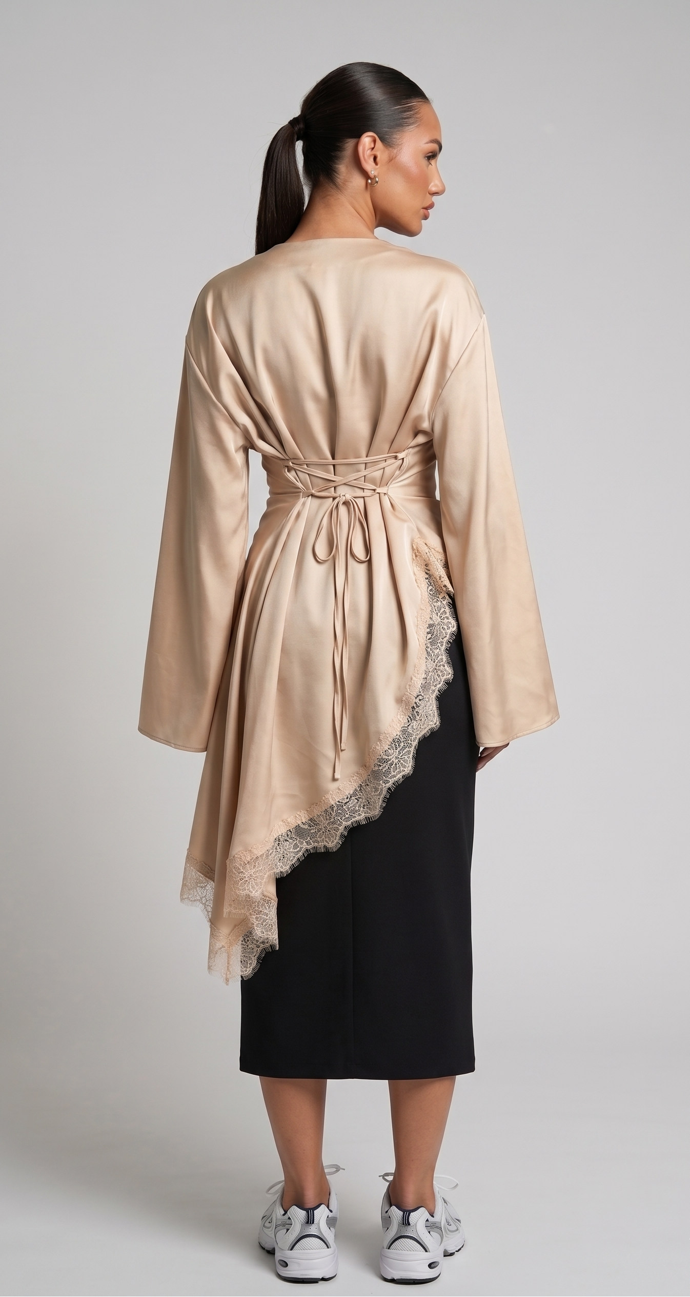 Tunika aus Satin mit Spitze