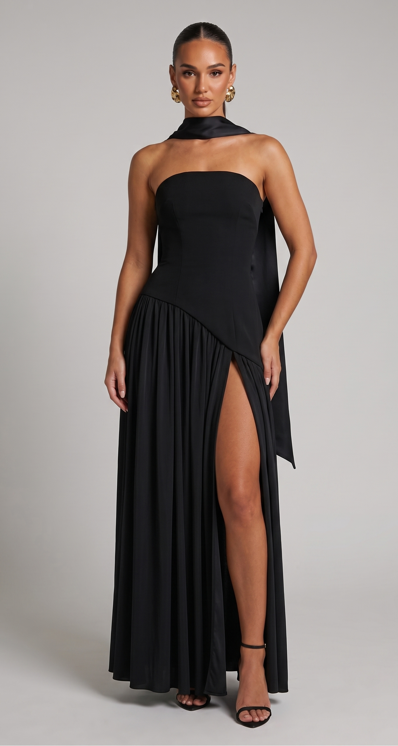 Elegantes Maxikleid mit Schal
