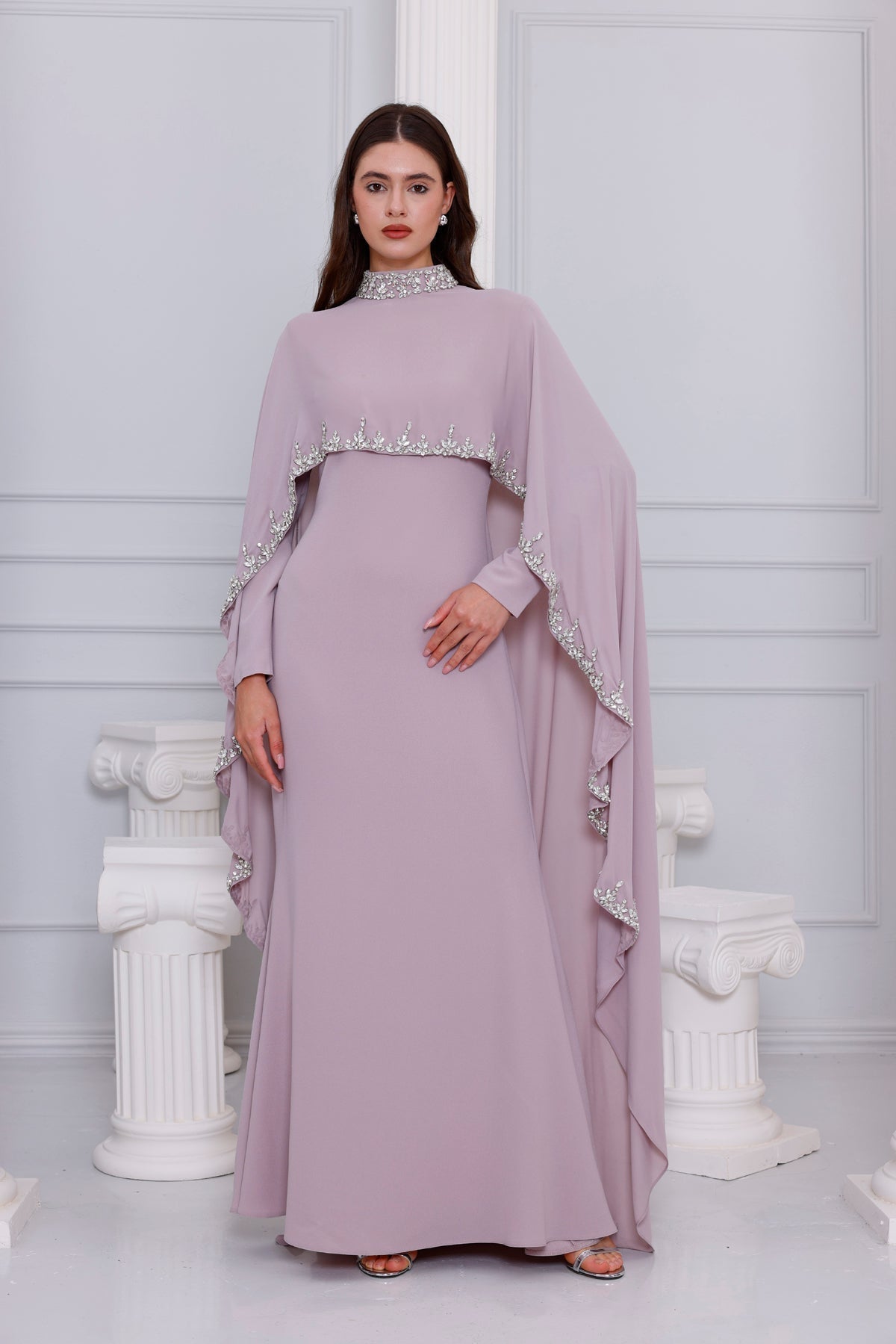 Elegante Abaya aus Satin mit Verzierung