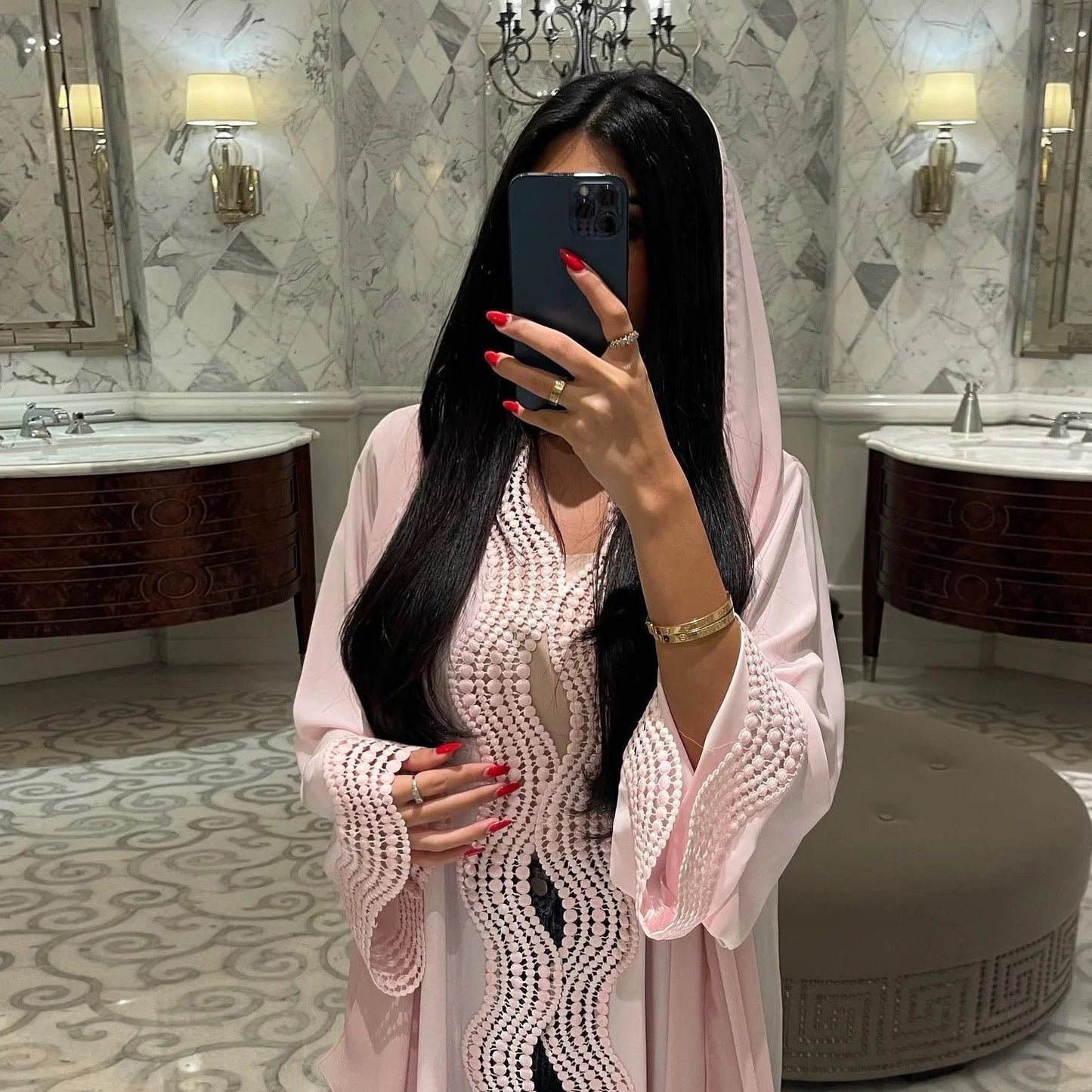 Eleganter Kimono mit Verziehrung