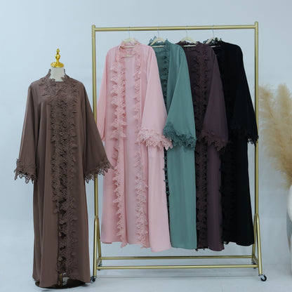 Kimono mit Spitzebesatz