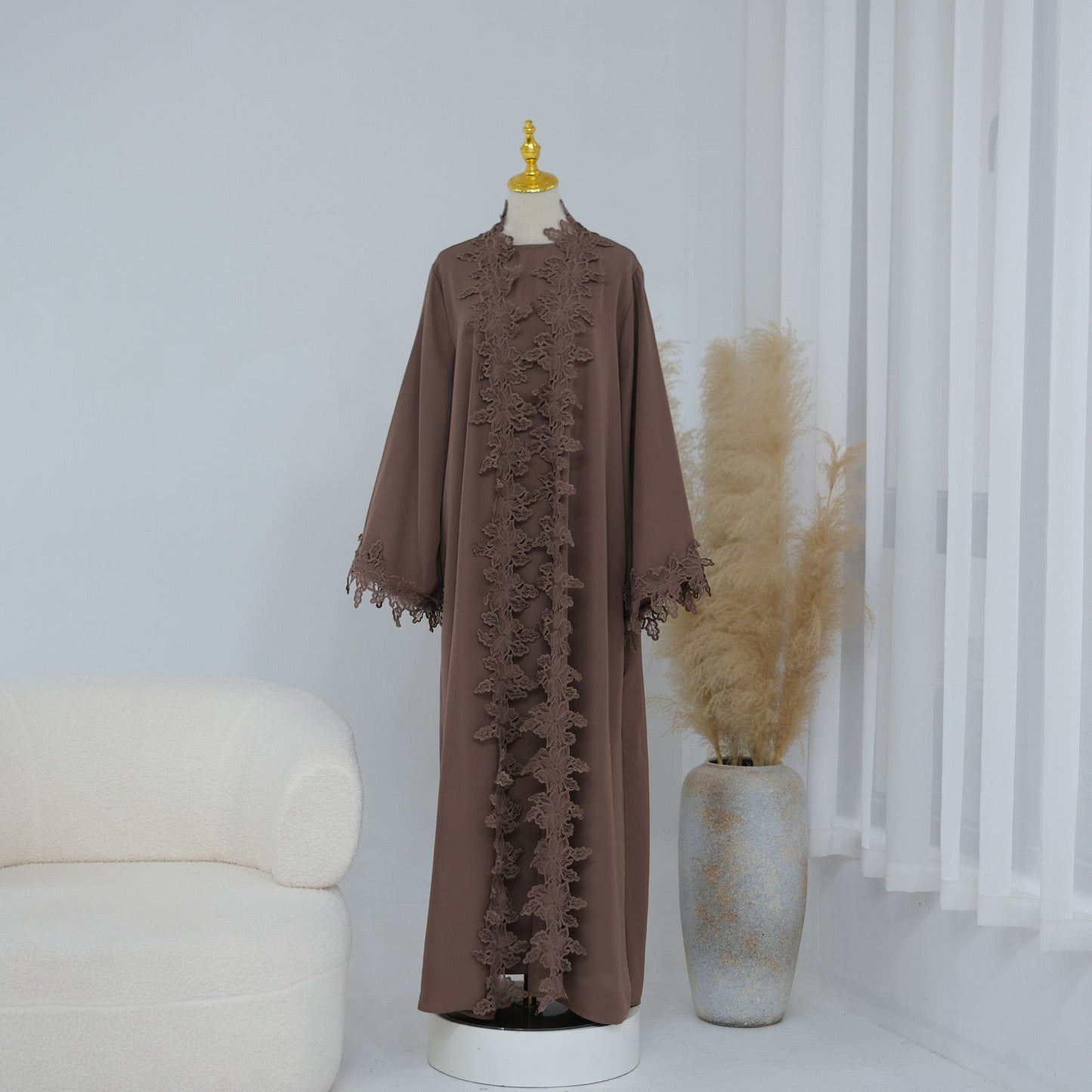 Kimono mit Spitzebesatz