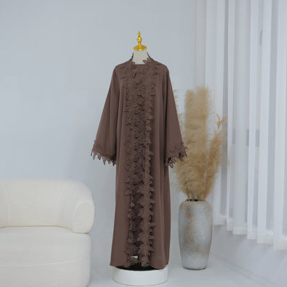 Kimono mit Spitzebesatz