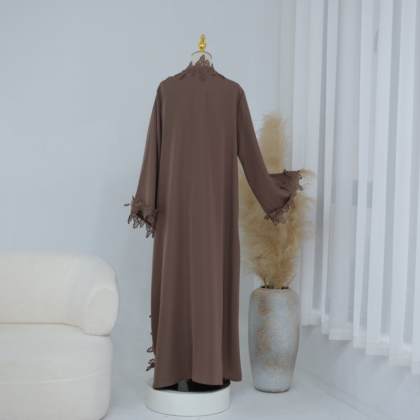Kimono mit Spitzebesatz