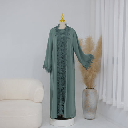 Kimono mit Spitzebesatz
